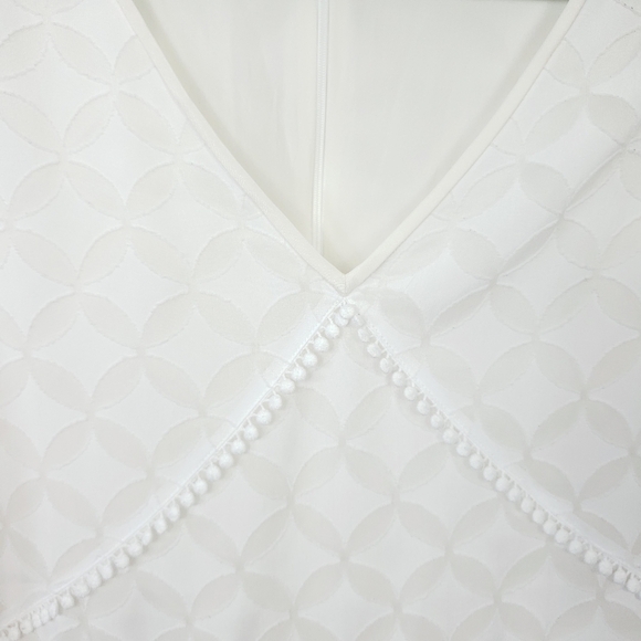 ST. JOHN silk lined White Collection Medallion Fil Coupe Blouse size Med… - Picture 5 of 8